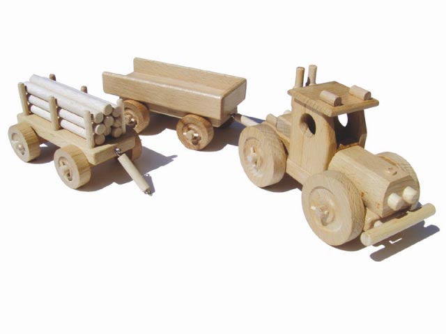 Traktor dřevěná hračka                                                   